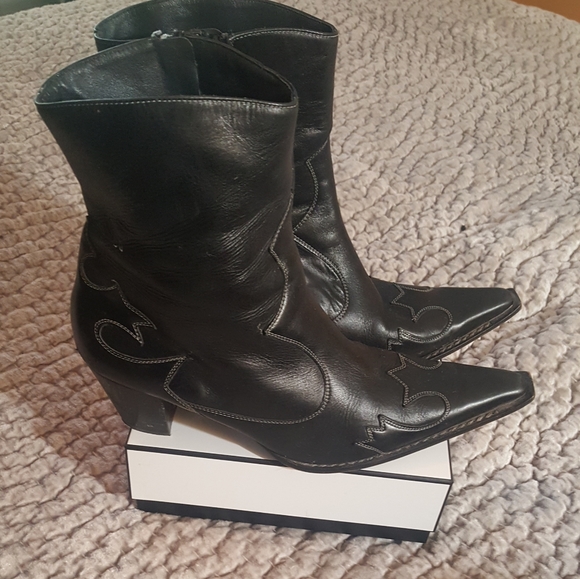 VINTAGE PAUL GREEN Western Cowboy Cowgirl Black Leather Pointed Toe Ankle Boots - Picture 9 of 16